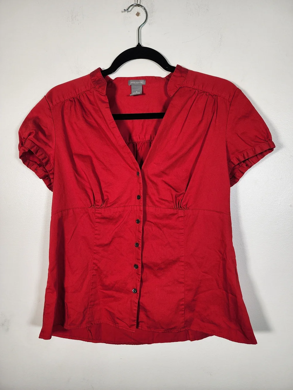 ANN TAYLOR Red Short-Sleeve Button-Front Shirt - Picture 3 of 7